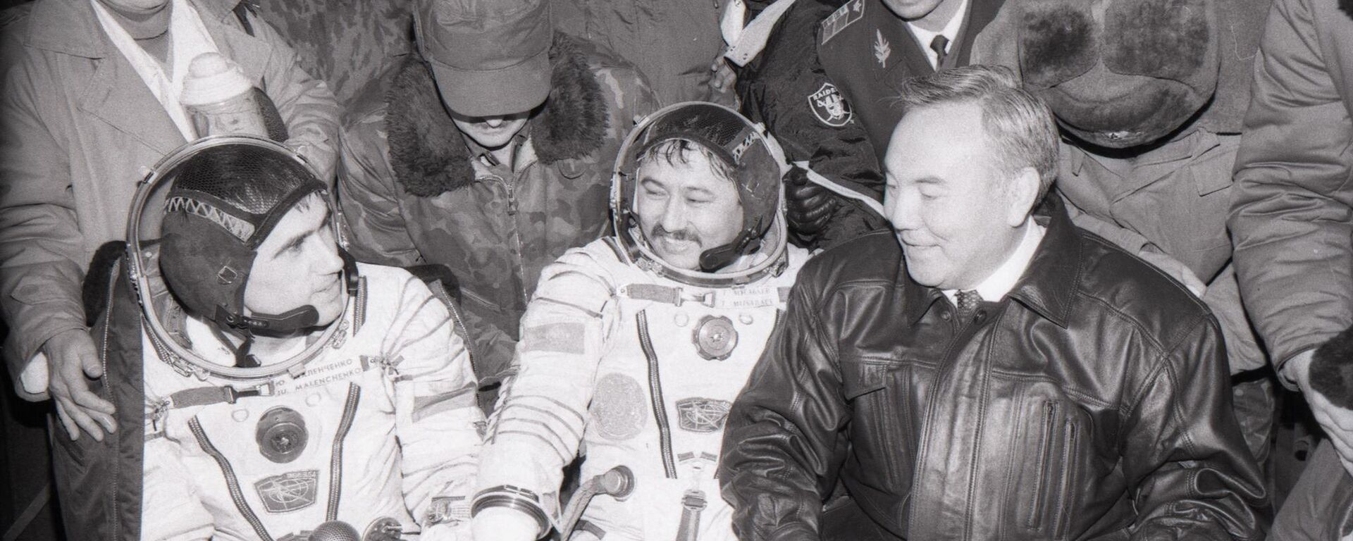 Нұрсұлтан Назарбаев ғарышкерлер Талғат Мұсабаев, Юрий Малеченко, Ульф Мербольдты қарсы алды  - Sputnik Қазақстан, 1920, 01.07.2019