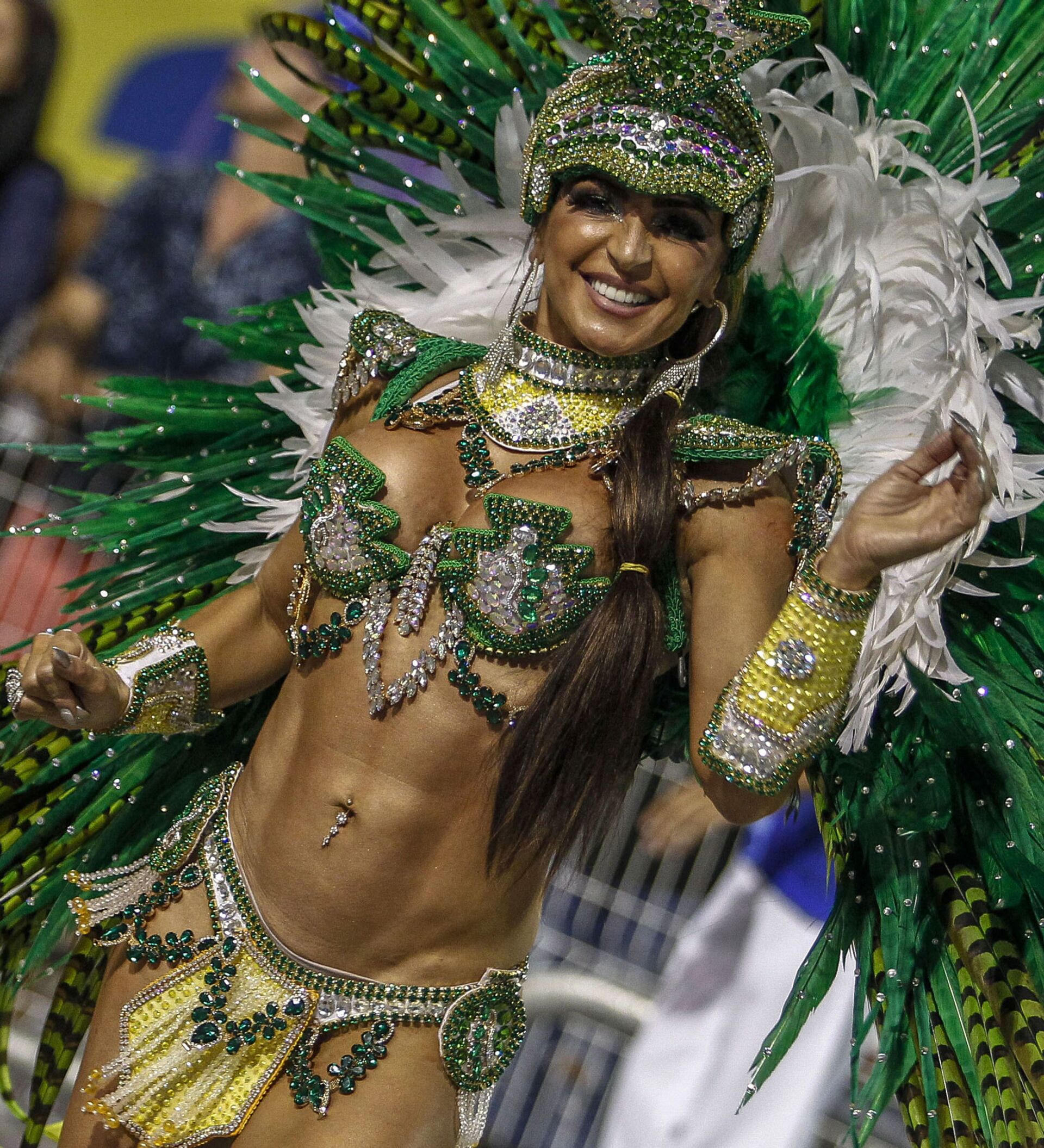 Карнавал в Бразилии: впечатляющие фото девушек в костюмах!
