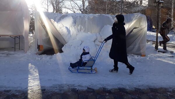 Талым снегом сломало юрты на столичном Арбате - Sputnik Казахстан
