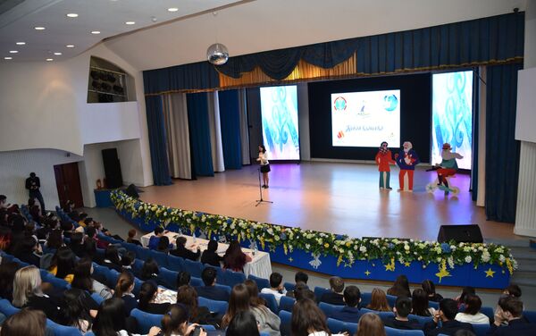 Итоги национального этапа международного конкурса юных чтецов Живая классика - Sputnik Казахстан
