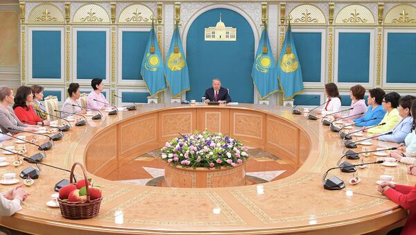 Нурсултан Назарбаев встретился с представительницами женской общественности - Sputnik Казахстан