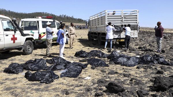 Тела на месте крушения самолета авиакомпании Ethiopian Airlines  - Sputnik Қазақстан