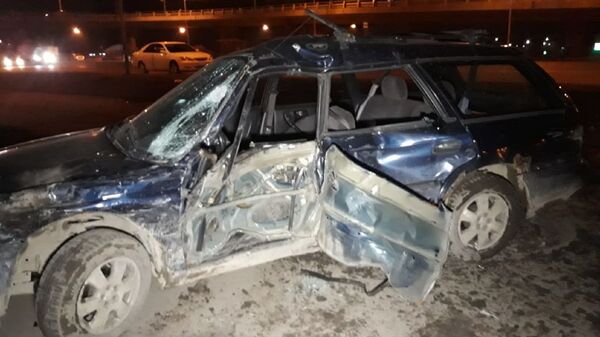 В результате ДТП два авто вылетели под мост развязки в Алматы - фото В результате ДТП два авто вылетели под мост развязки в Алматы - фото - Sputnik Казахстан