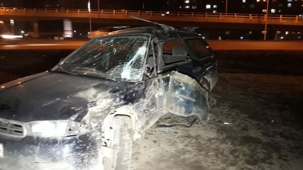 В результате ДТП два авто вылетели под мост развязки в Алматы - фото В результате ДТП два авто вылетели под мост развязки в Алматы - фото - Sputnik Казахстан