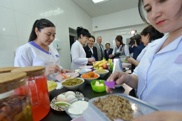 Медиков будут по-новому обучать в Туркестане при поддержке ЮНИСЕФ Медиков будут по-новому обучать в Туркестане при поддержке ЮНИСЕФ - Sputnik Казахстан
