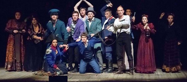 Театр имени Ф.М. Достоевского в Семее. Актеры на сцене театра во время спектакля - Sputnik Казахстан