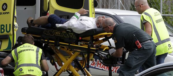 Помощь пострадавшему после стрельбы в мечети Ан-Нур в Крайстчерче, Новая Зеландия  - Sputnik Казахстан