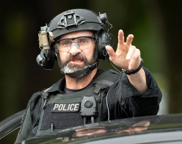 Спецназовец новозеландской полиции в районе стрельбы в мечети Ан-Нур в Крайстчерче, Новая Зеландия - Sputnik Казахстан