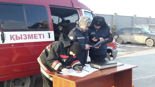 Взрыв газбаллона в Астане: спасатели ищут под завалами человека - Sputnik Казахстан