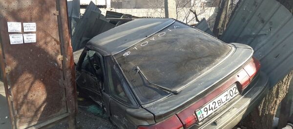 Автомобиль врезался в остановку - Sputnik Казахстан