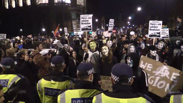 Anonymous хакерлік қозғалысының жақтаушылары Лондон орталығында шеруге шықты. - Sputnik Қазақстан