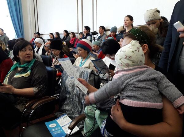 Вы же образованные люди: Сапарбаев призвал многодетных к спокойствию Вы же образованные люди: Сапарбаев призвал многодетных к спокойствию - Sputnik Казахстан