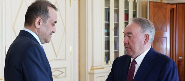 Нурсултан Назарбаев вручил Кариму Масимову генеральские погоны Нурсултан Назарбаев вручил Кариму Масимову генеральские погоны - Sputnik Казахстан