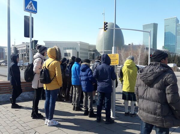 Горячие шотландцы гуляют в килтах при минусовой температуре в Астане Горячие шотландцы гуляют в килтах при минусовой температуре в Астане - Sputnik Казахстан