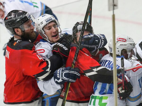 Авангард – Барыс: 5-0 и массовая драка Авангард – Барыс: 5-0 и массовая драка - Sputnik Казахстан