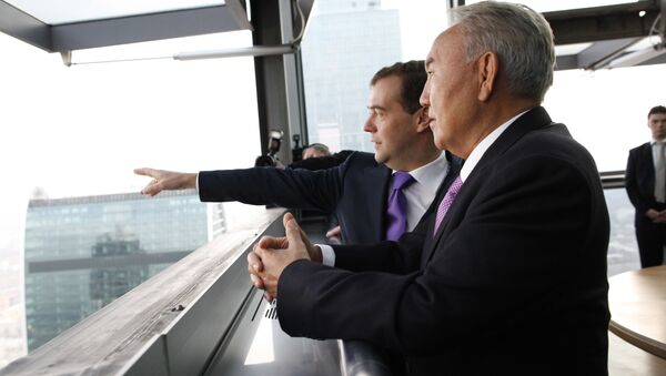 Президент РФ Дмитрий Медведев и президент Казахстана Нурсултан Назарбаев на 62-м этаже башни Федерация - Sputnik Казахстан