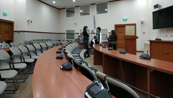 Журналисты собрались в Мажилисе Парламента за три часа до начала совместного заседания  палат парламента - Sputnik Казахстан