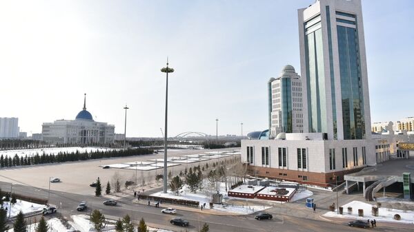 Резиденция президента Казахстана Акорда (слева) и здание правительства РК (справа) - Sputnik Қазақстан