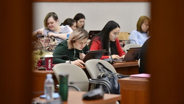Журналисты перед началом совместного заседания палат  - Sputnik Казахстан