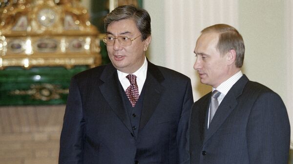 Владимир Путин (справа) во время встречи с Касым-Жомартом Токаевым (слева), Москва, январь 2000 года - Sputnik Казахстан