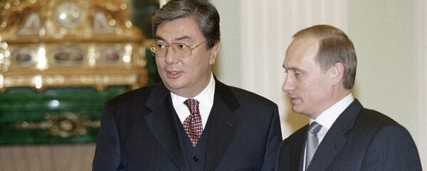 Владимир Путин (справа) во время встречи с Касым-Жомартом Токаевым (слева), Москва, январь 2000 года Владимир Путин (справа) во время встречи с Касым-Жомартом Токаевым (слева), Москва, январь 2000 года - Sputnik Казахстан