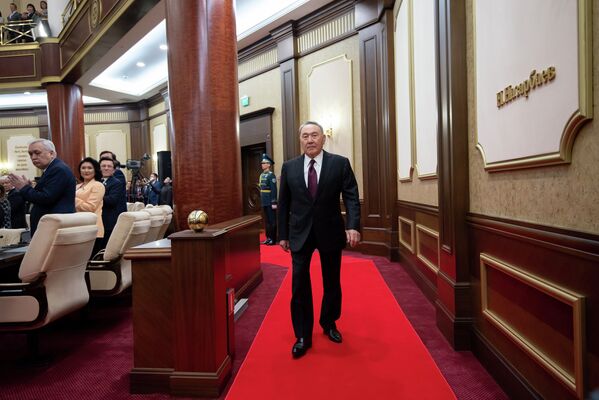 Нурсултан Назарбаев в ходе совместного заседания палат парламента - Sputnik Казахстан