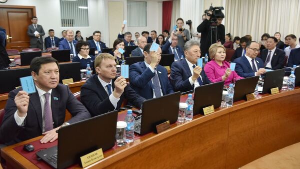 Депутаты маслихата Астаны принимают решение о переименовании столицы Казахстана - Sputnik Казахстан
