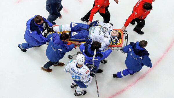 Игрок хоккейного клуба Барыс Валерий Орехов получил травму - Sputnik Казахстан