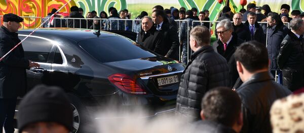 Нұрсұлтан Назарбаев Maybach автокөлігімен келді  - Sputnik Қазақстан
