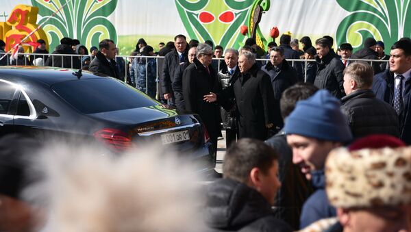 Нурсултан Назарбаев прибыл на автомобиле Maybach - Sputnik Казахстан