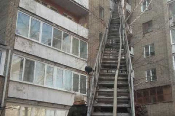 Крупный пожар в Усть-Каменогорске: женщина погибла, трое госпитализированы Крупный пожар в Усть-Каменогорске: женщина погибла, трое госпитализированы - Sputnik Казахстан