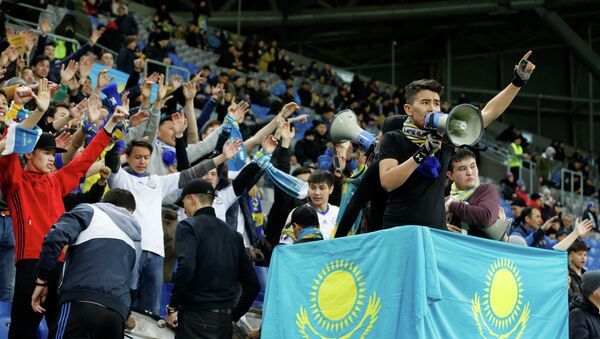 Болельщики сборной Казахстана по футболу - Sputnik Казахстан