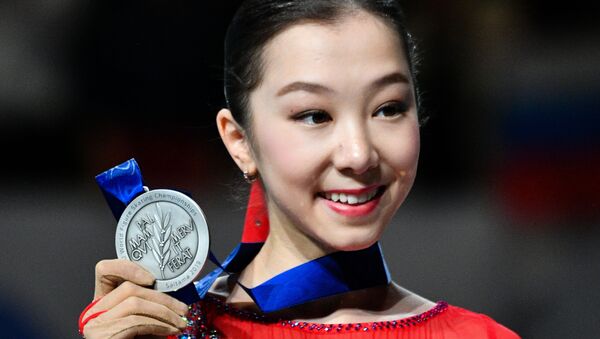 Элизабет Турсынбаева (Казахстан), завоевавшая серебряную медаль в женском одиночном катании на чемпионате мира по фигурному катанию в Сайтаме - Sputnik Казахстан