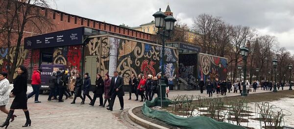 Димаш Құдайбергеннің концертіне жиналып жатқан көрермендер - Sputnik Қазақстан