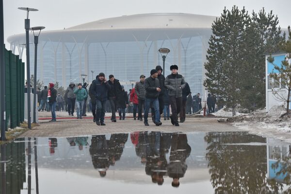 Ждем упорную борьбу: сотни болельщиков из России и Казахстана приехали в Нур-Султан Ждем упорную борьбу: сотни болельщиков из России и Казахстана приехали в Нур-Султан - Sputnik Казахстан