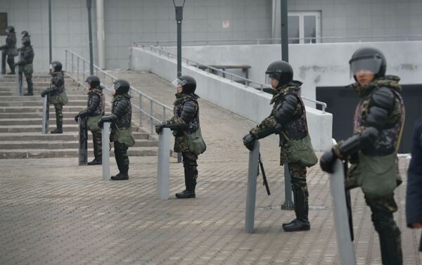 Полиция у стадиона перед матчем Казахстан-Россия - Sputnik Казахстан