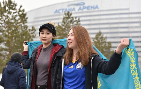 Болельщики перед матчем Казахстан-Россия - Sputnik Казахстан