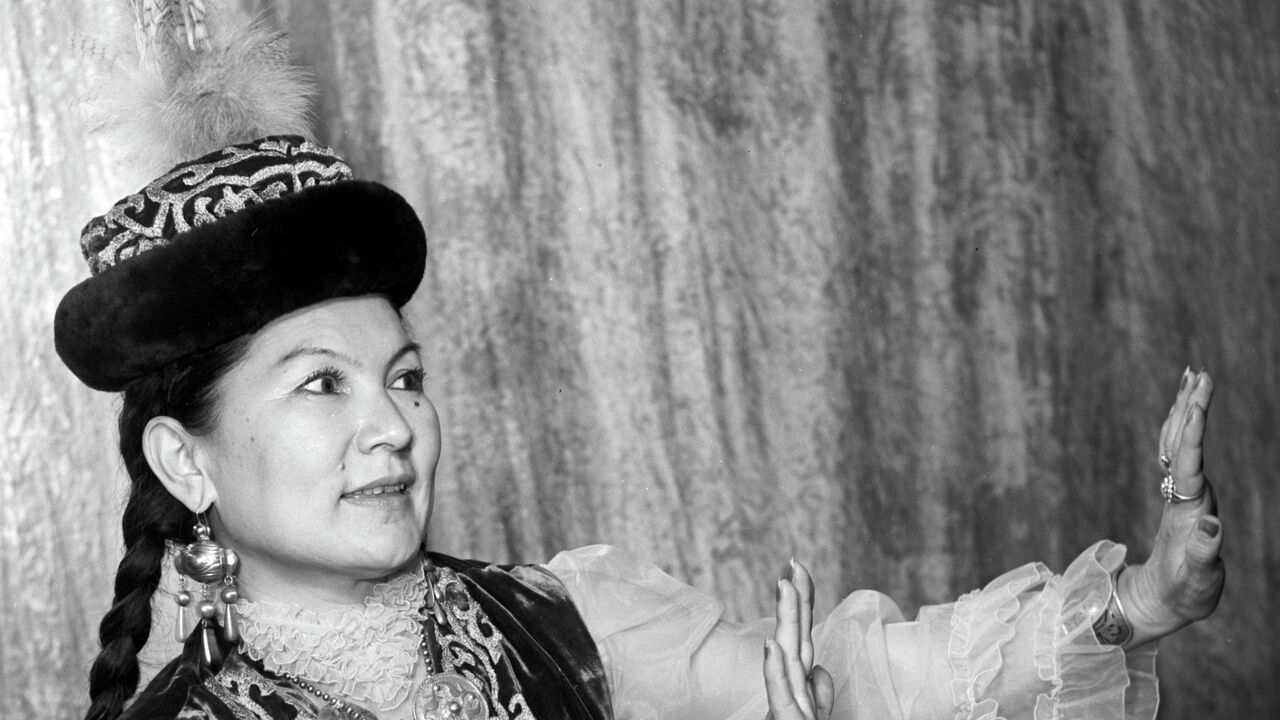 «Жалаңаш және көңілді» бағдарламасындағы актрисалардың суреттері