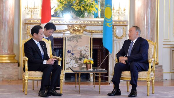 Назарбаев пен Жапонияның сыртқы істер министрі - Sputnik Қазақстан