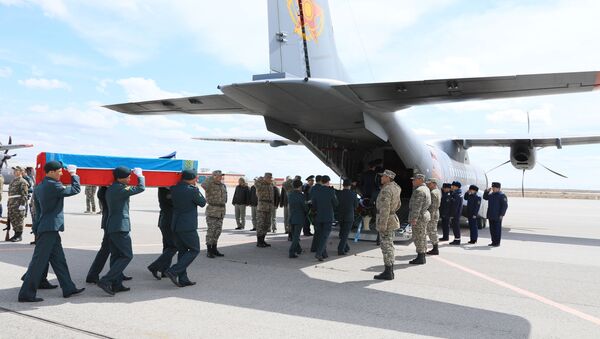 Проводы военных, погибших при крушении Ми-8 - Sputnik Казахстан