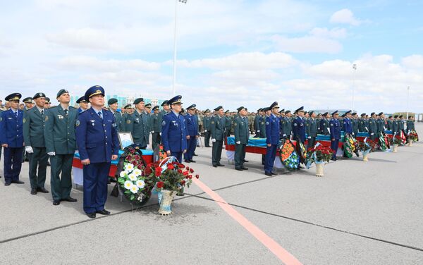 Проводы военных, погибших при крушении Ми-8 - Sputnik Казахстан