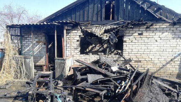 Дом в селе Явленка, где произошел пожар - Sputnik Казахстан