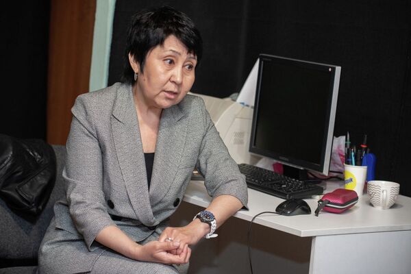 Жизнь на ощупь: как слабовидящие люди осваивают радио в Алматы Жизнь на ощупь: как слабовидящие люди осваивают радио в Алматы - Sputnik Казахстан