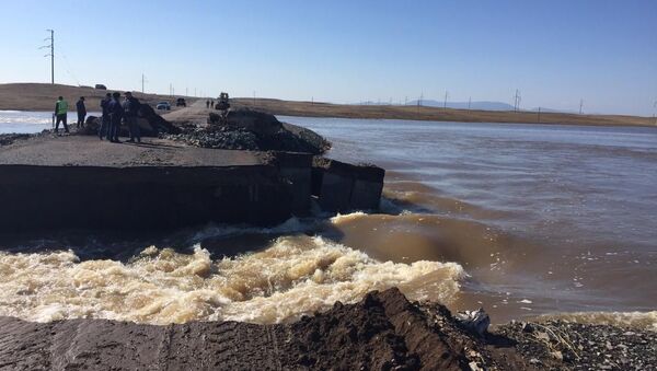 Паводок размыл трассу в Павлодарской области  - Sputnik Казахстан