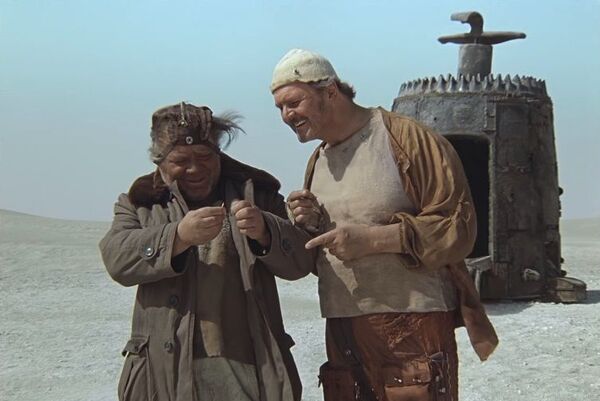 Евгений Леонов и Юрий Яковлев в фильме Георгия Данелии Кин-Дза-Дза Евгений Леонов и Юрий Яковлев в фильме Георгия Данелии Кин-Дза-Дза - Sputnik Казахстан