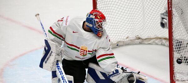 Вратарь сборной Венгрии по хоккею Миклош Райна Вратарь сборной Венгрии по хоккею Миклош Райна - Sputnik Казахстан
