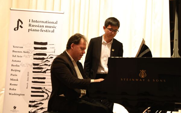Профессор Богаднов дал мастер-класс для столичных пианистов  - Sputnik Казахстан
