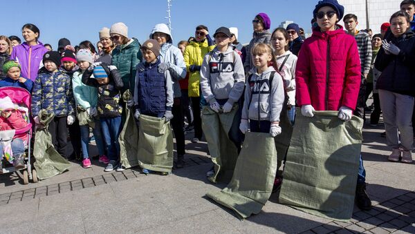 В столице впервые провели плоггинг: горожане бегали и убирали мусор   - Sputnik Казахстан