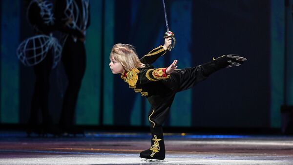 Александр Плющенко выступает в ледовом шоу Щелкунчик 2  - Sputnik Казахстан