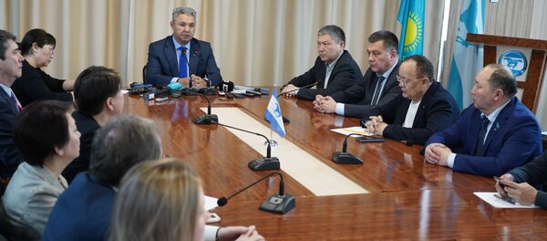 Председатель партии Ак жол, депутат Азат Перуашев - Sputnik Казахстан